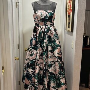 Adrianna Papell Long Floral Dress/Ball Gown
